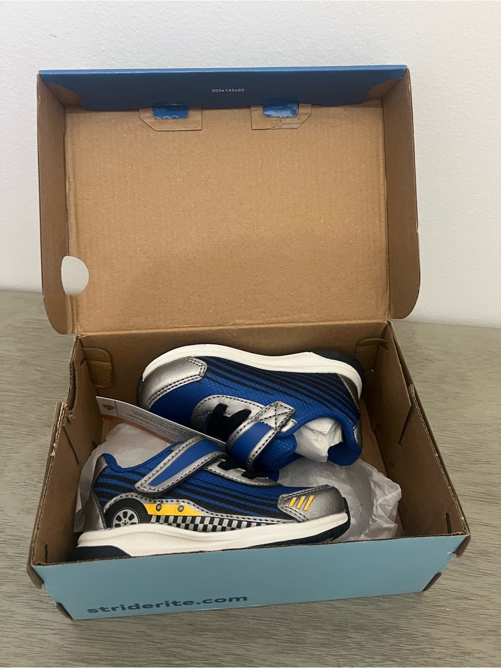 Stride Rite Blue and Black Light-Up Toddler Boys’ Sneakers Size 6